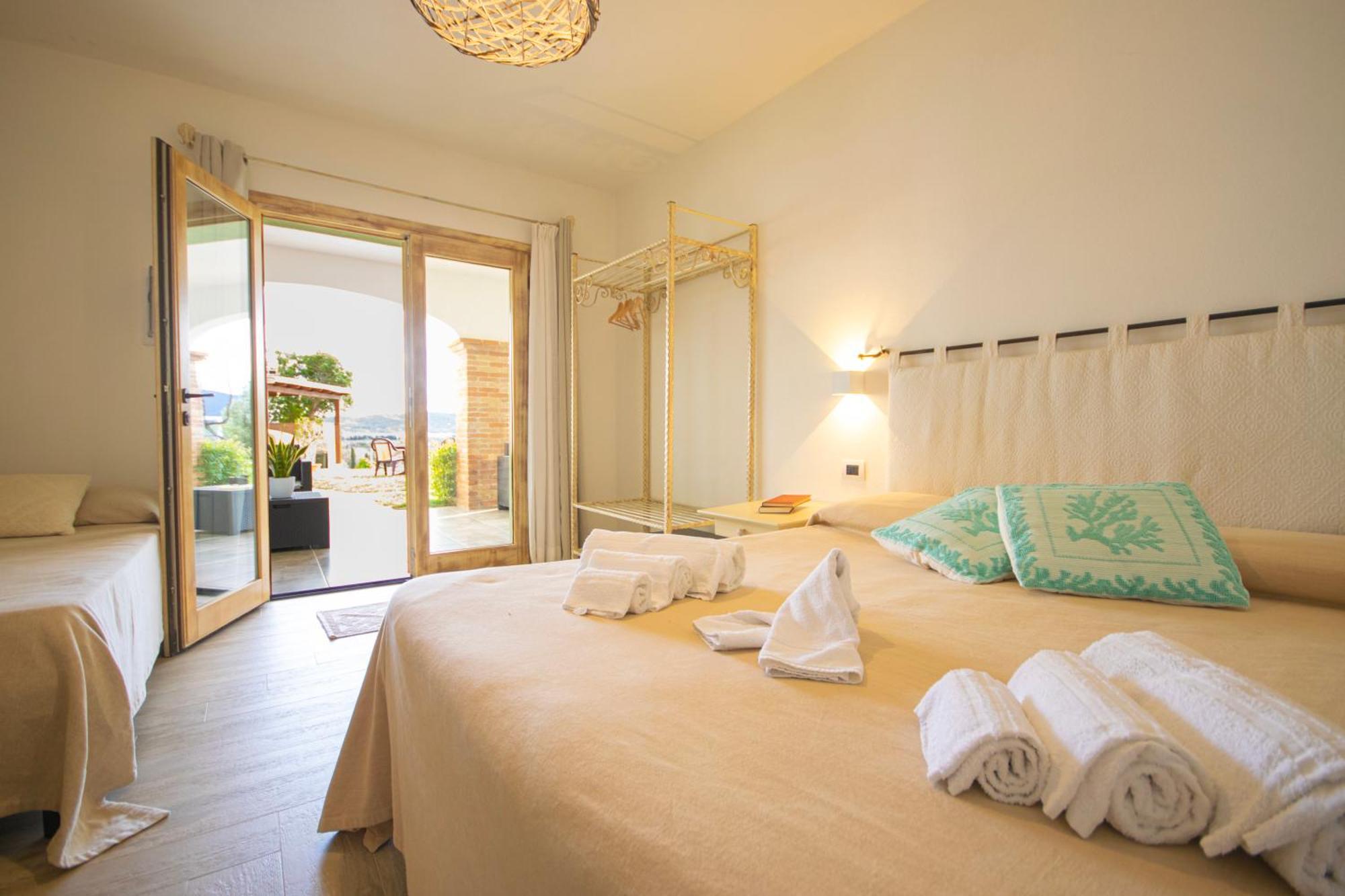 Hotel Essenza Di Mirto La Caletta Habitación foto