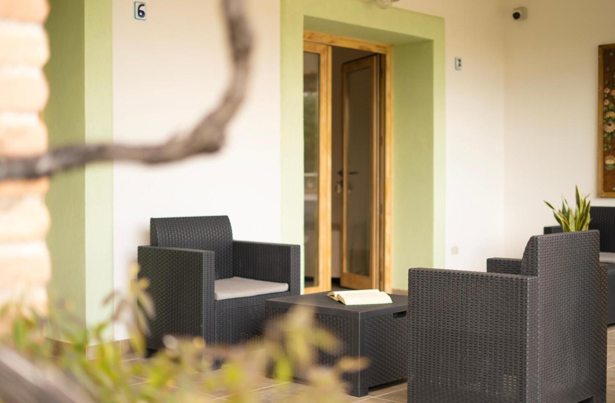 Hotel Essenza Di Mirto La Caletta Habitación foto