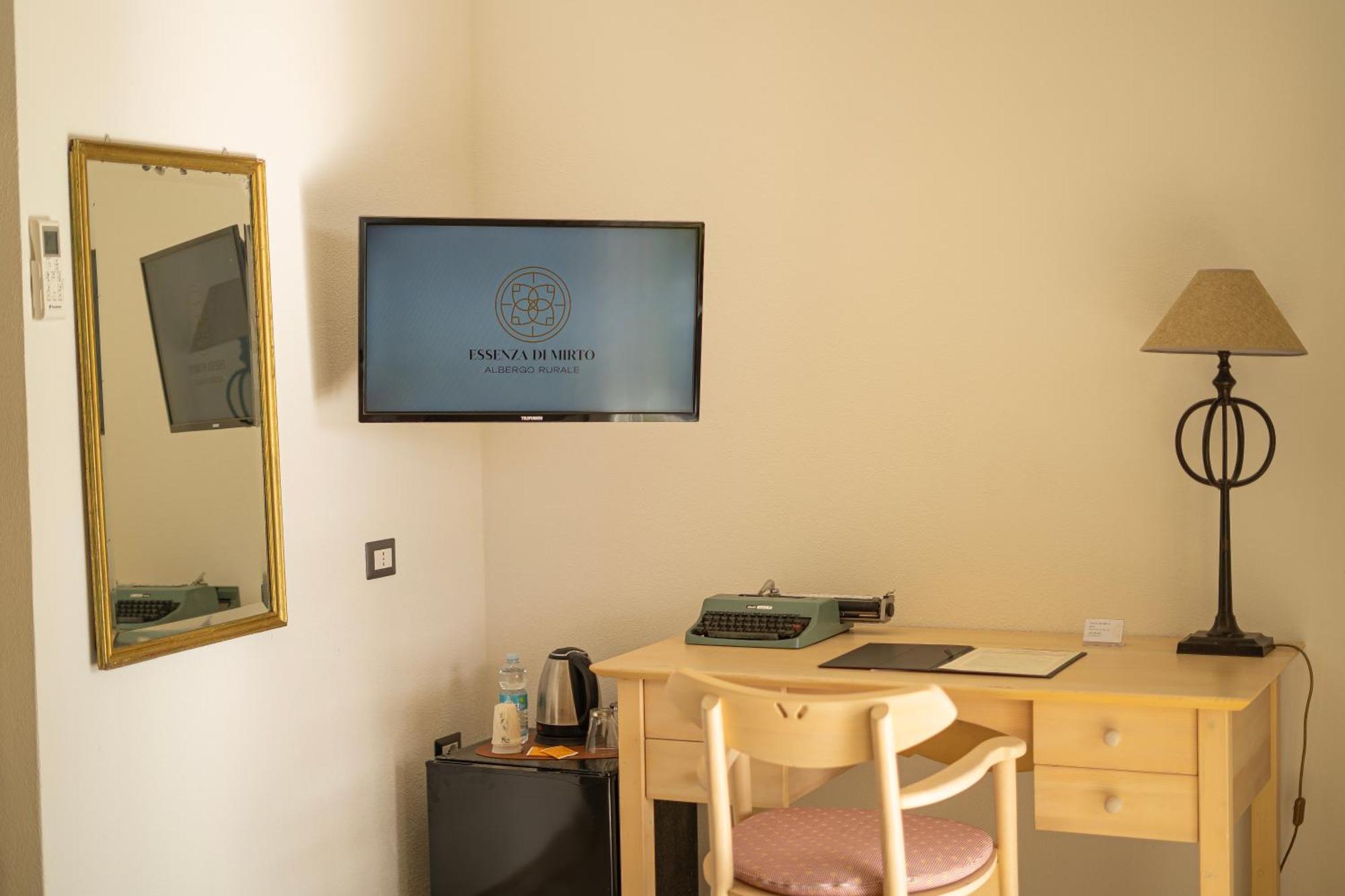 Hotel Essenza Di Mirto La Caletta Habitación foto